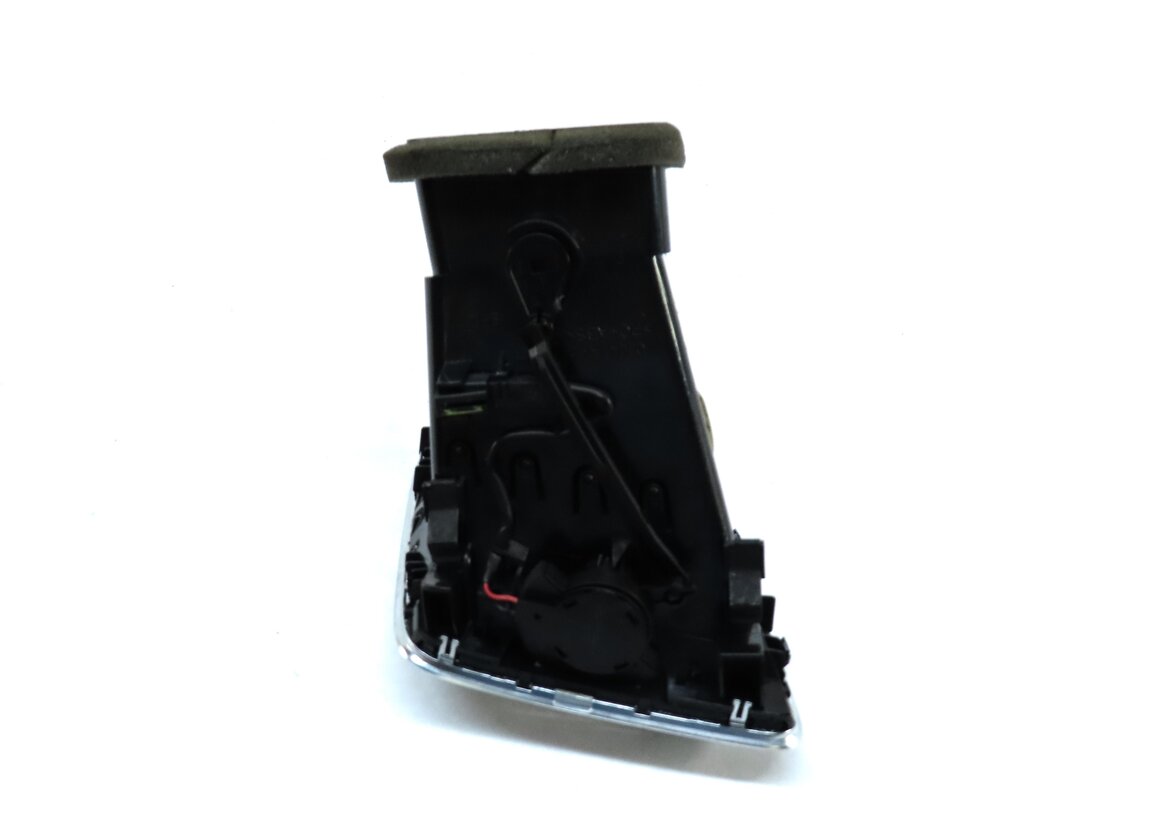 Thumbnail 5: 2015 AUDI Q3 (8U) FRONT LEFT DRIVER DASH AIR VENT (BLACK & SILVER) 8U1820901B