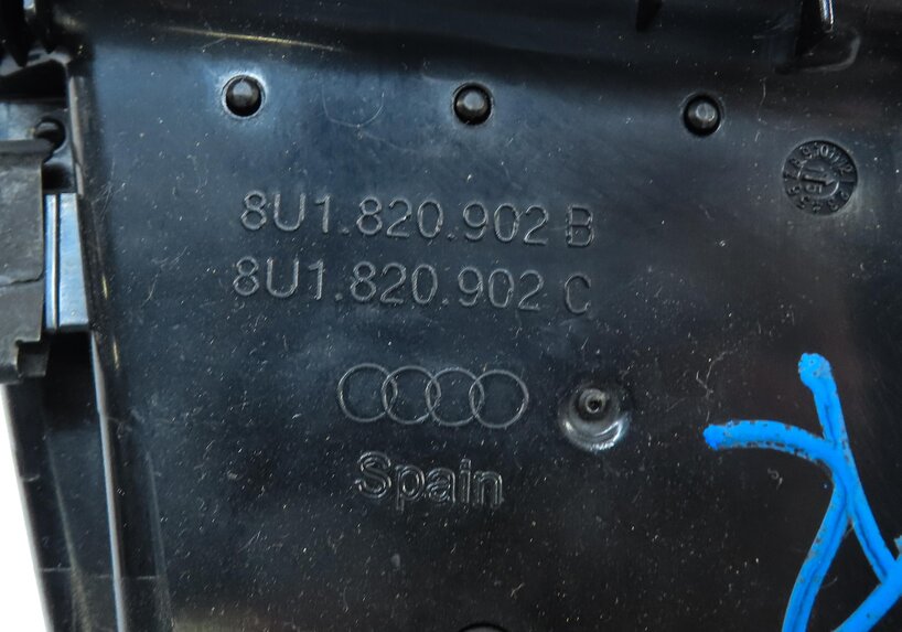 Thumbnail 6: 2015 AUDI Q3 8U FRONT RIGHT PASSENGER DASH AIR VENT (BLACK & SILVER) 8U1820902B