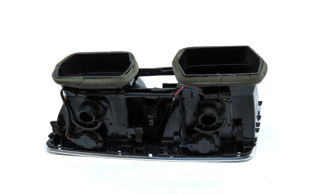Thumbnail 5: 2015 AUDI Q3 (8U) FRONT CENTER DASH HVAC A/C HEATER AIR VENT w/ HAZARD SWITCH