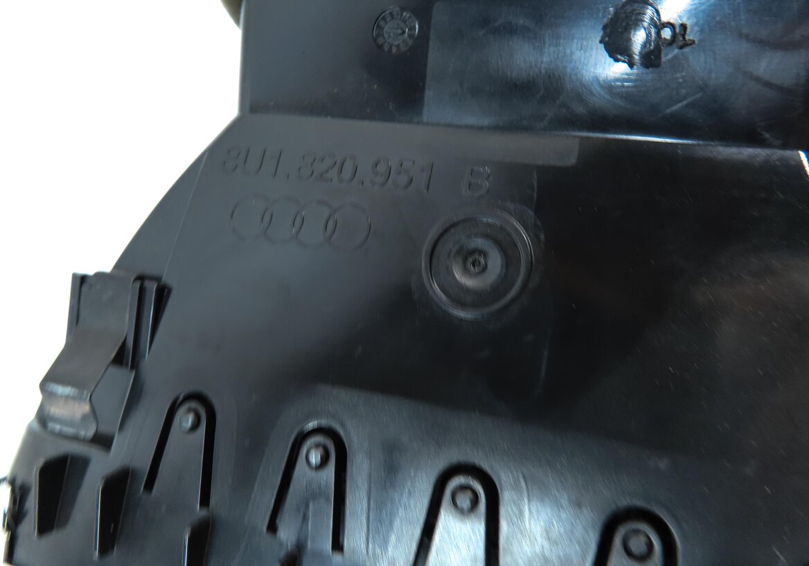 Thumbnail 6: 2015 AUDI Q3 (8U) FRONT CENTER DASH HVAC A/C HEATER AIR VENT w/ HAZARD SWITCH