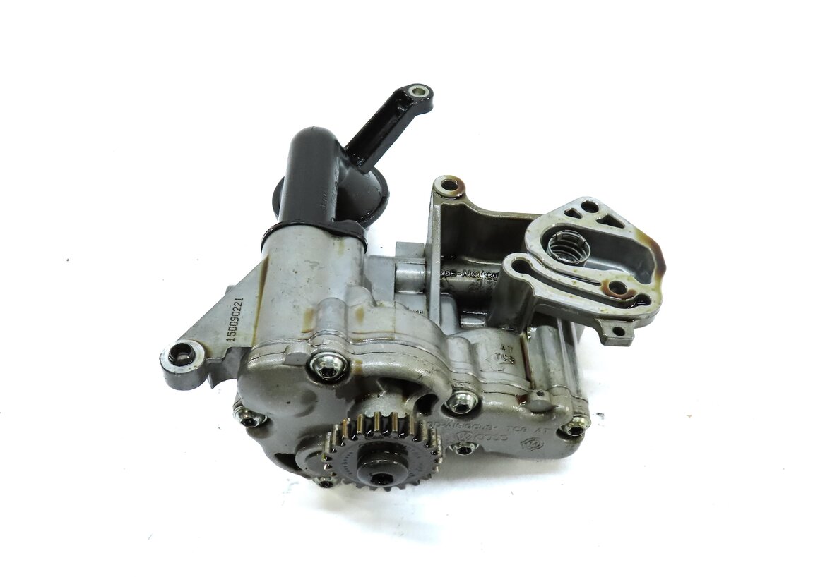 Thumbnail 2: 2015 AUDI Q3 (8U) 2.0L TURBO CCTA ENGINE OIL PUMP w/ PICKUP TUBE 06J115106AB