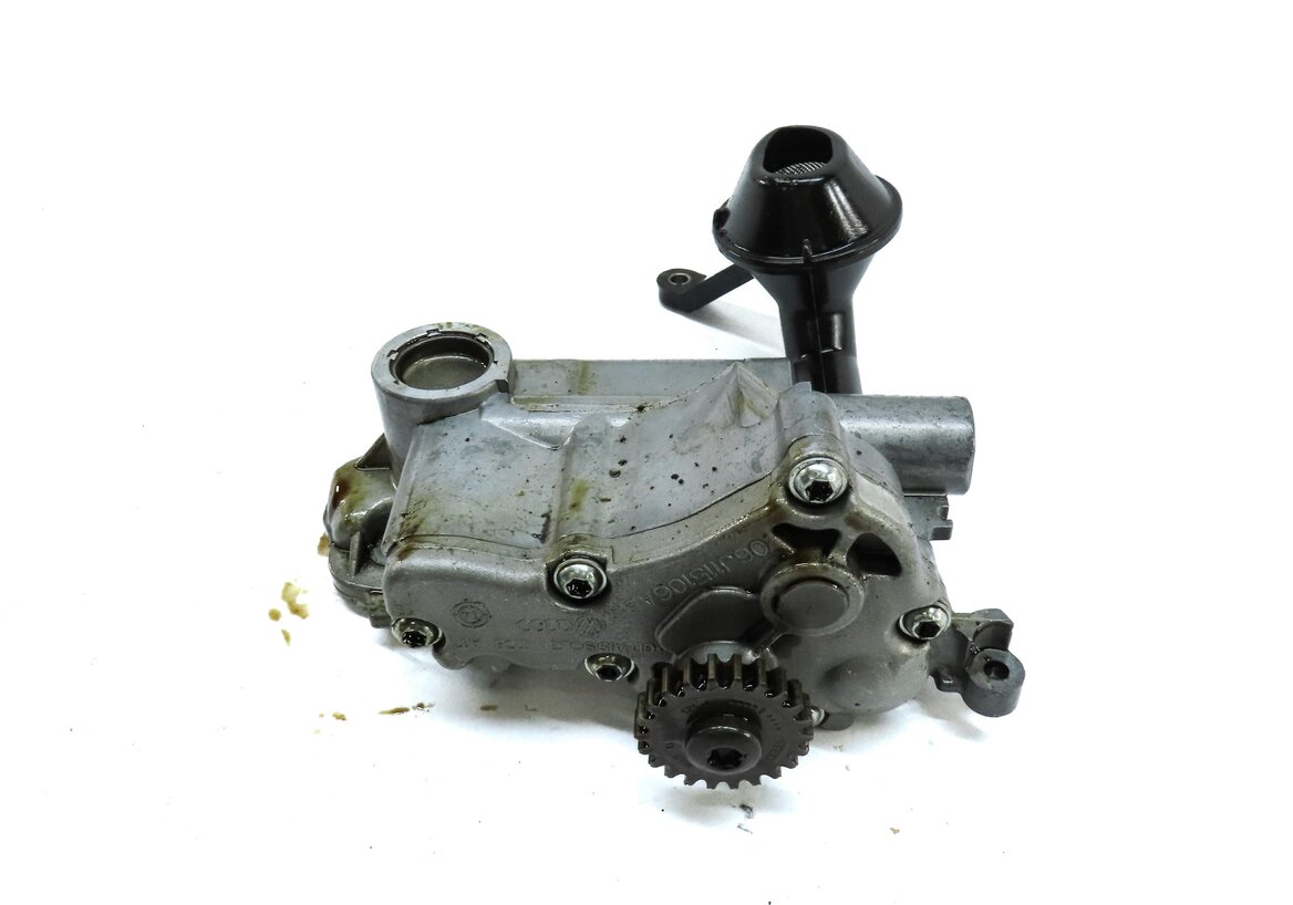 Thumbnail 5: 2015 AUDI Q3 (8U) 2.0L TURBO CCTA ENGINE OIL PUMP w/ PICKUP TUBE 06J115106AB