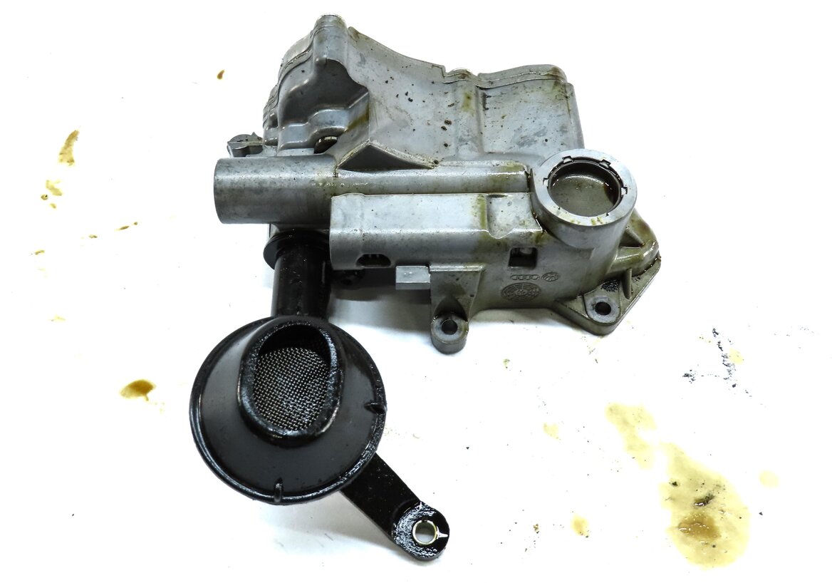 Thumbnail 6: 2015 AUDI Q3 (8U) 2.0L TURBO CCTA ENGINE OIL PUMP w/ PICKUP TUBE 06J115106AB