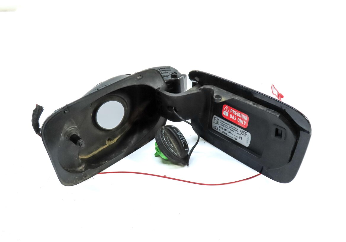 Thumbnail 4: 2015-2018 AUDI Q3 (8U) FUEL TANK GAS DOOR w/ HOUSING & GAS CAP (BLACK FZ)