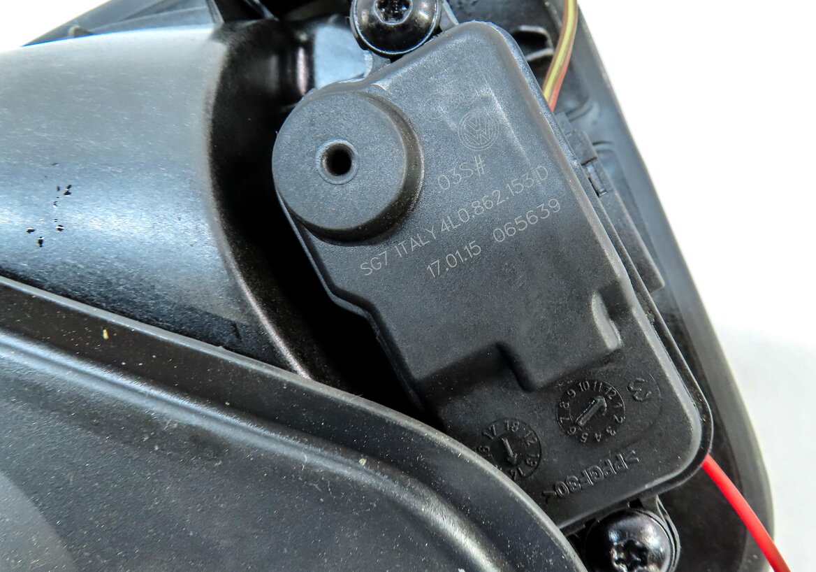 Thumbnail 5: 2015-2018 AUDI Q3 (8U) FUEL TANK GAS DOOR w/ HOUSING & GAS CAP (BLACK FZ)