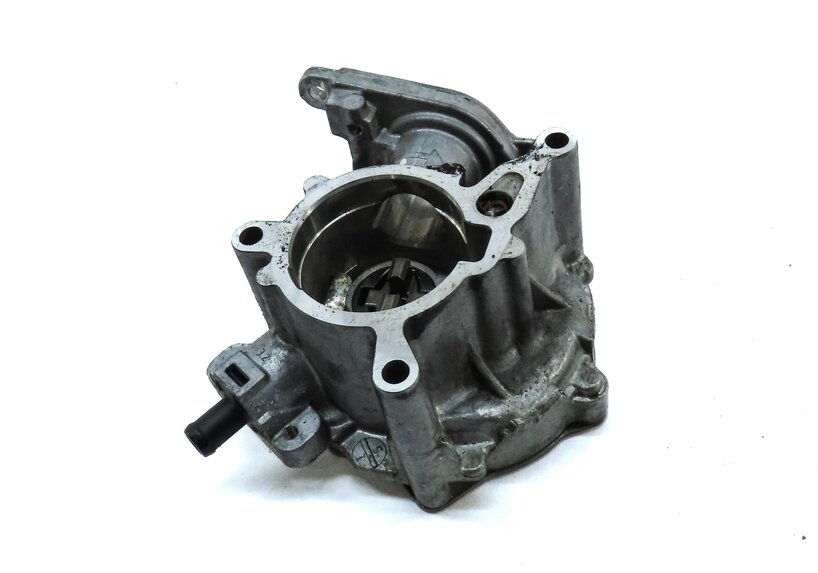 Thumbnail 2: 2015-2018 AUDI Q3 (8U) 2.0L CCTA / CBFA TURBO ENGINE BRAKE VACUUM PUMP