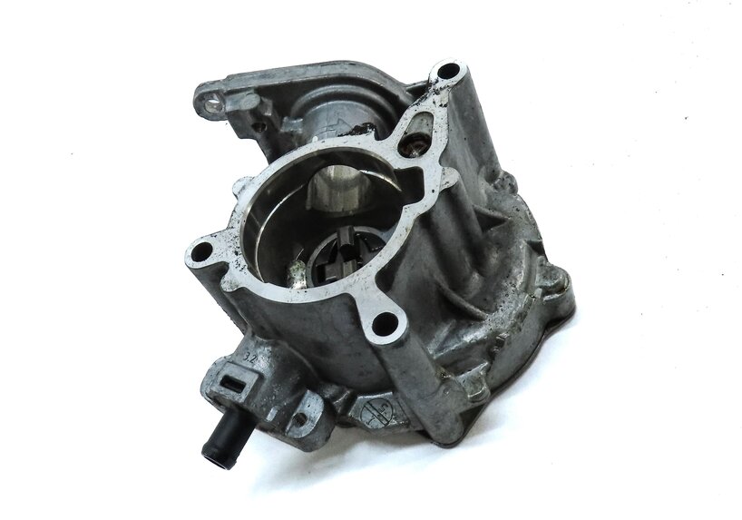 Thumbnail 3: 2015-2018 AUDI Q3 (8U) 2.0L CCTA / CBFA TURBO ENGINE BRAKE VACUUM PUMP
