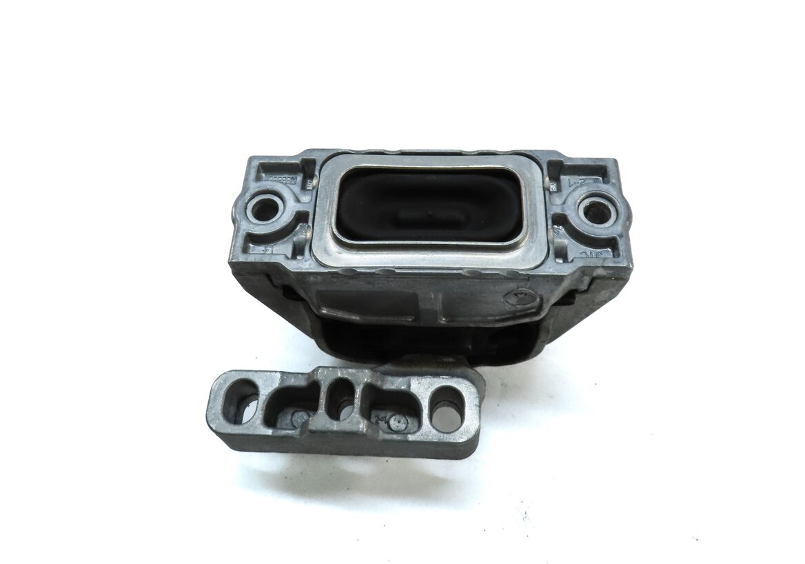 Thumbnail 6: 2015 AUDI Q3 (8U) 2.0L TURBO CCTA FRONT RIGHT ENGINE MOTOR MOUNT 5N0199262K