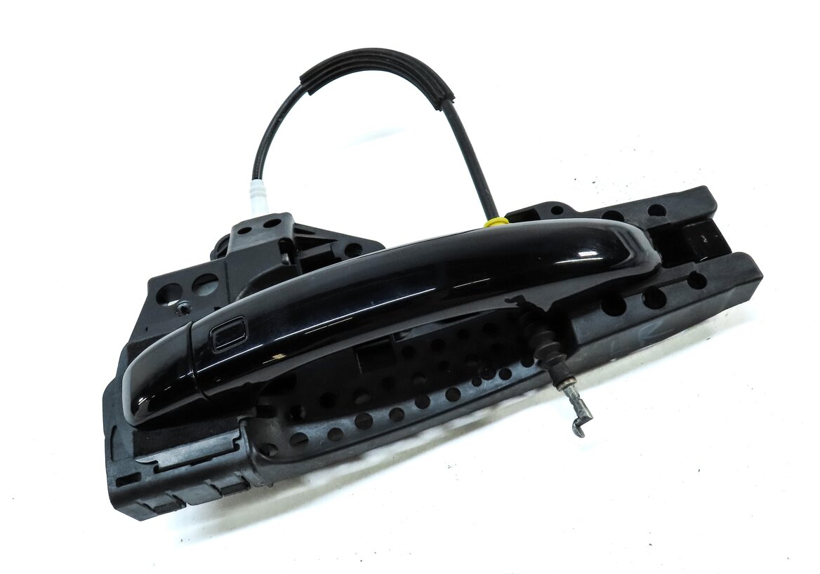 Thumbnail 3: 2015-2018 AUDI Q3 (8U) REAR LEFT EXTERIOR DOOR HANDLE (BRILLIANT BLACK)