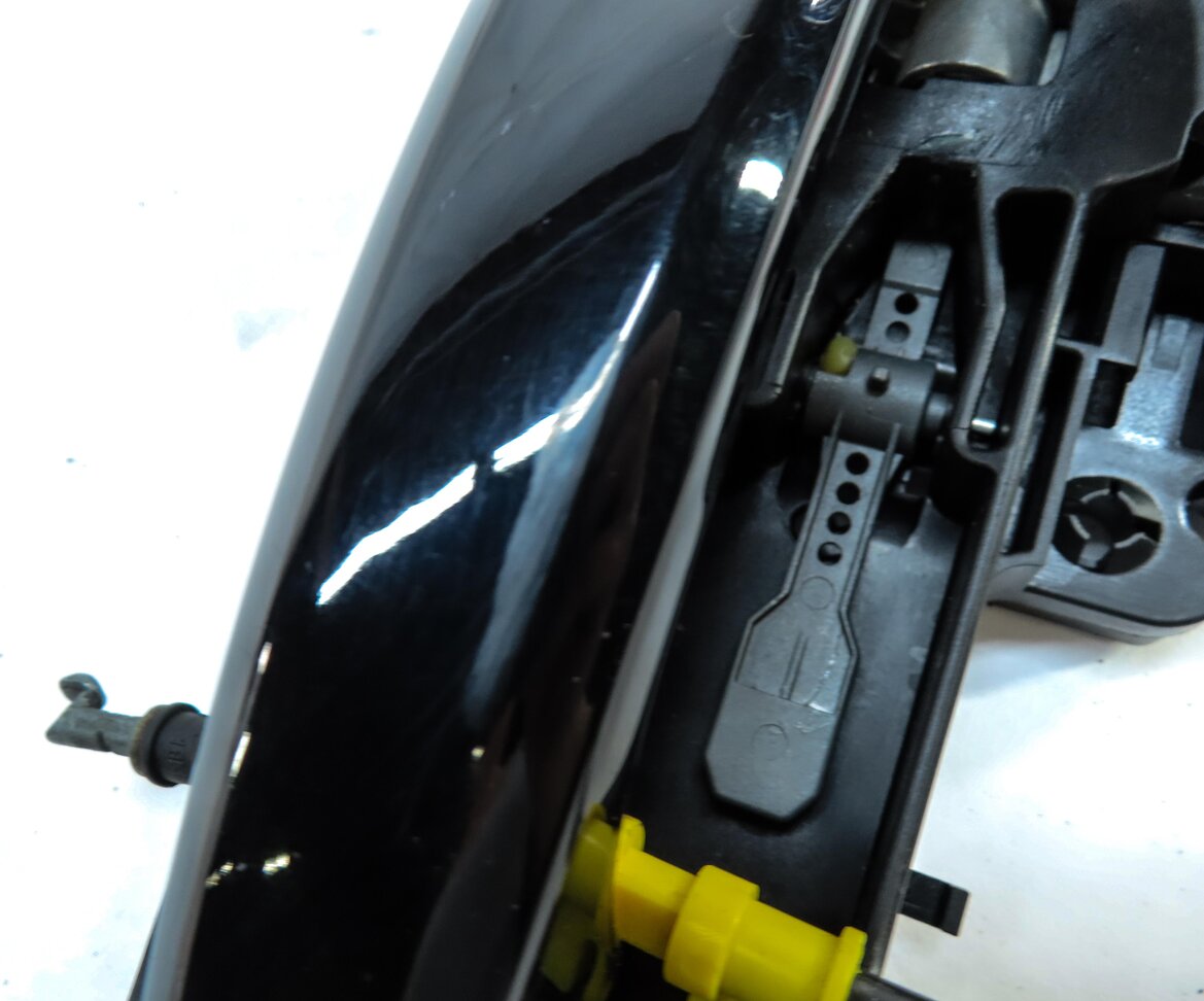 Thumbnail 6: 2015-2018 AUDI Q3 (8U) REAR LEFT EXTERIOR DOOR HANDLE (BRILLIANT BLACK)