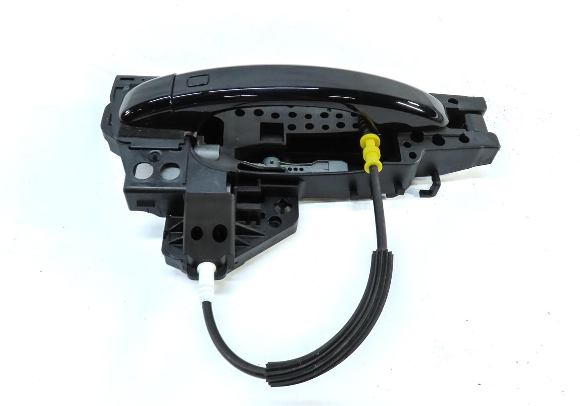 Thumbnail 4: 2015-2018 AUDI Q3 (8U) REAR RIGHT EXTERIOR DOOR HANDLE (BRILLIANT BLACK)