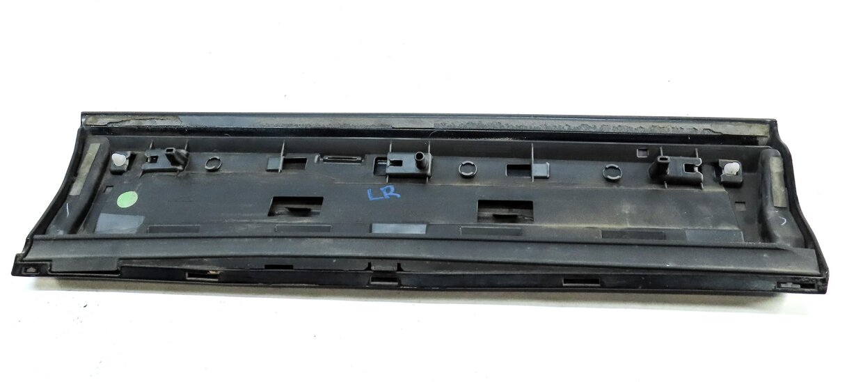 Thumbnail 6: 2015 AUDI Q3 (8U) REAR LEFT LOWER DOOR MOULDING TRIM PANEL (BLACK)