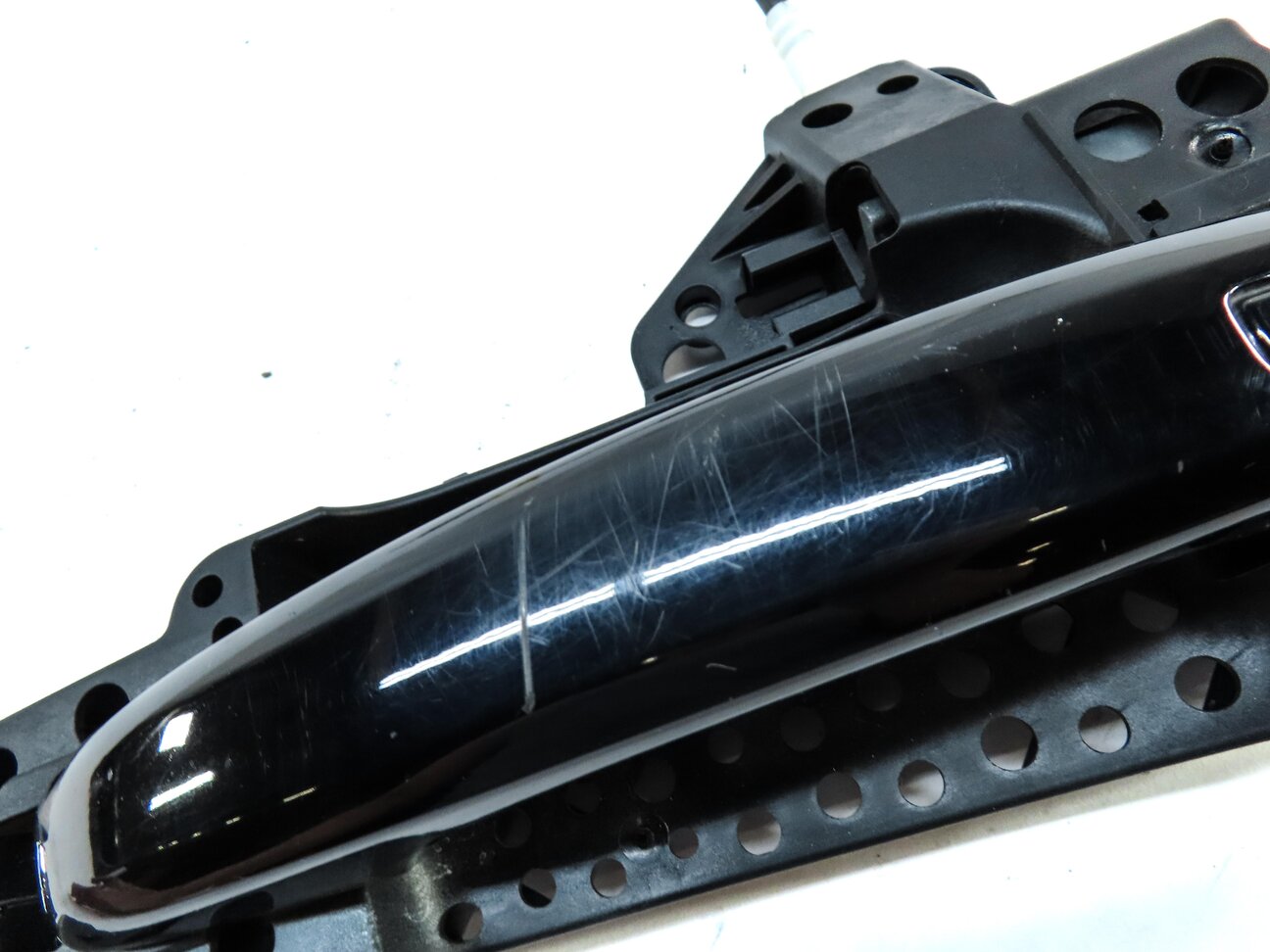 Thumbnail 7: 2015-2018 AUDI Q3 (8U) FRONT RIGHT PASSENGER DOOR HANDLE (BRILLIANT BLACK)