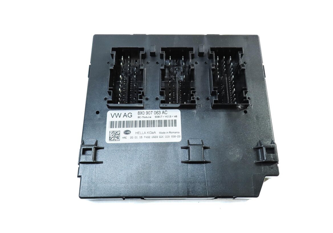 Thumbnail 4: 2015 AUDI Q3 (8U) 2.0L SPEEDOMETER IMMOBILIZER LOCK BODY ENGINE MODULE & KEY SET
