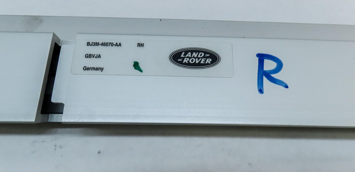 Thumbnail 10: 2012 LAND RANGE ROVER EVOQUE L538 REAR TRUNK CARGO TIE DOWN SLIDER RAILS & HOOKS