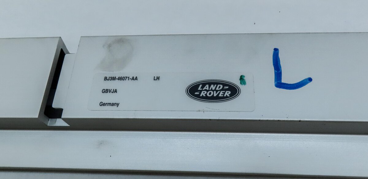 Thumbnail 12: 2012 LAND RANGE ROVER EVOQUE L538 REAR TRUNK CARGO TIE DOWN SLIDER RAILS & HOOKS