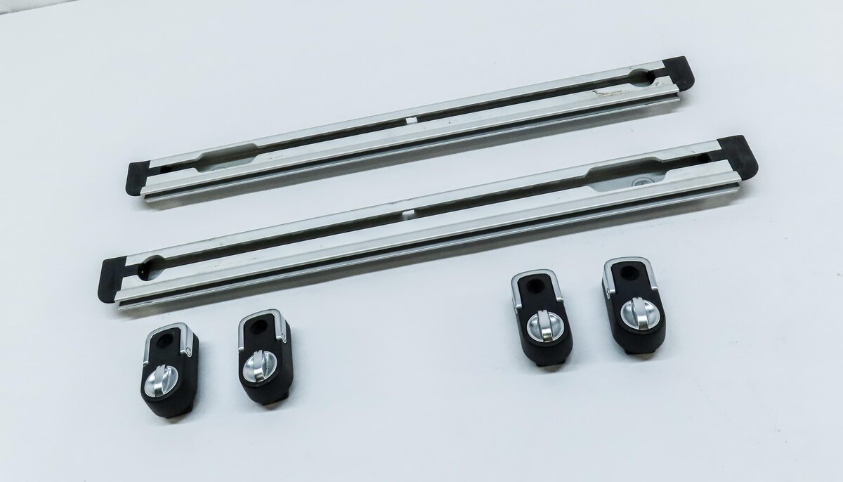 Thumbnail 3: 2012 LAND RANGE ROVER EVOQUE L538 REAR TRUNK CARGO TIE DOWN SLIDER RAILS & HOOKS