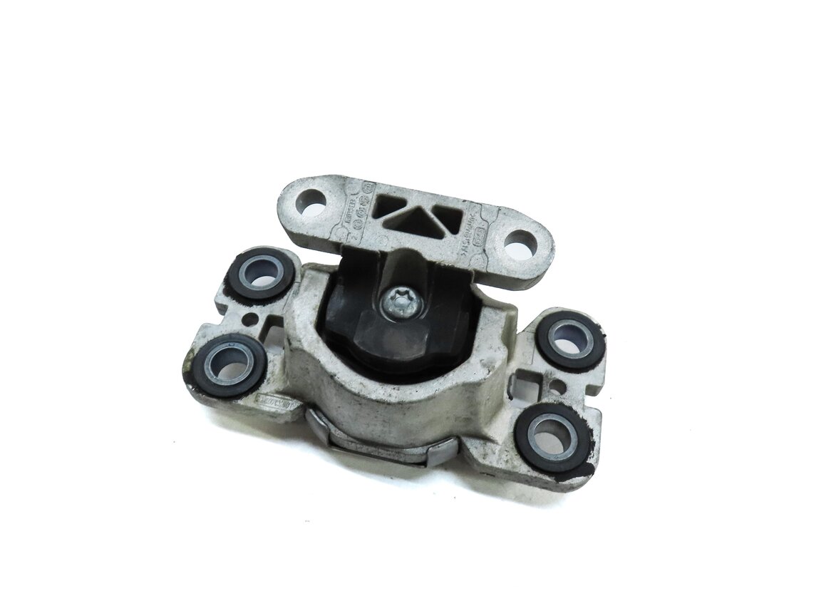 2012 LAND RANGE ROVER EVOQUE (L538) 2.0L REAR TRANSMISSION MOUNT BRACKET