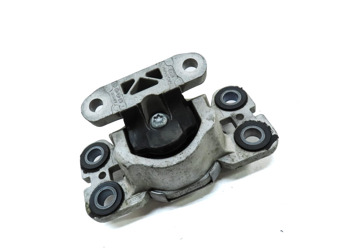 Thumbnail 3: 2012 LAND RANGE ROVER EVOQUE (L538) 2.0L REAR TRANSMISSION MOUNT BRACKET