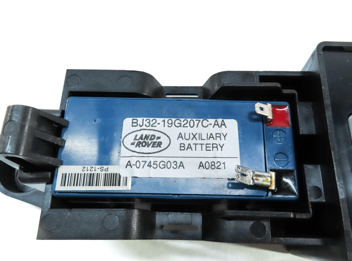 Thumbnail 4: 2012 LAND RANGE ROVER EVOQUE (L538) AUXILIARY BATTERY w/ MOUNT BRACKET