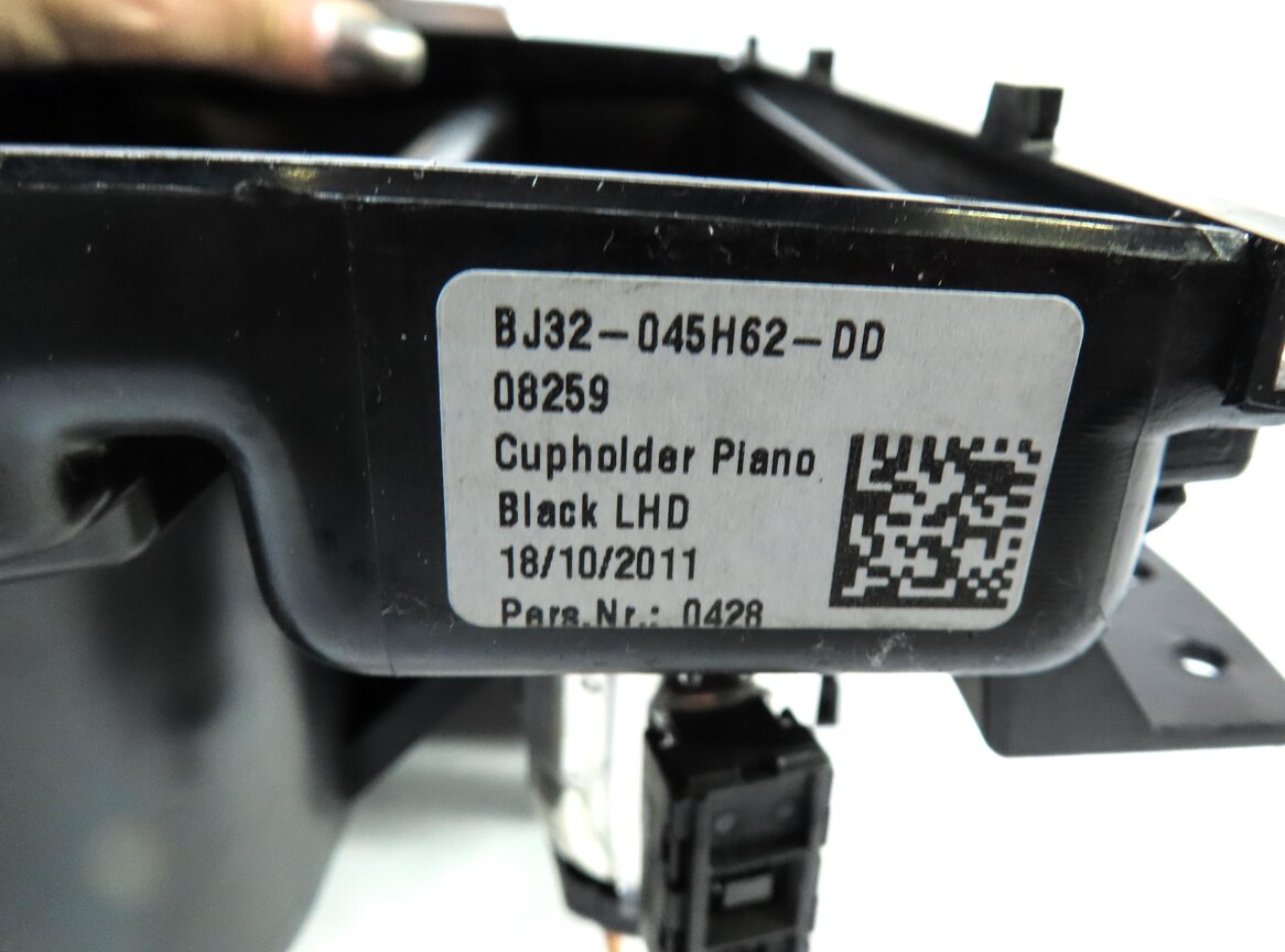 Thumbnail 9: 2012 LAND RANGE ROVER EVOQUE (L538) FRONT CENTER CONSOLE CUPHOLDER w/ 12v SOCKET