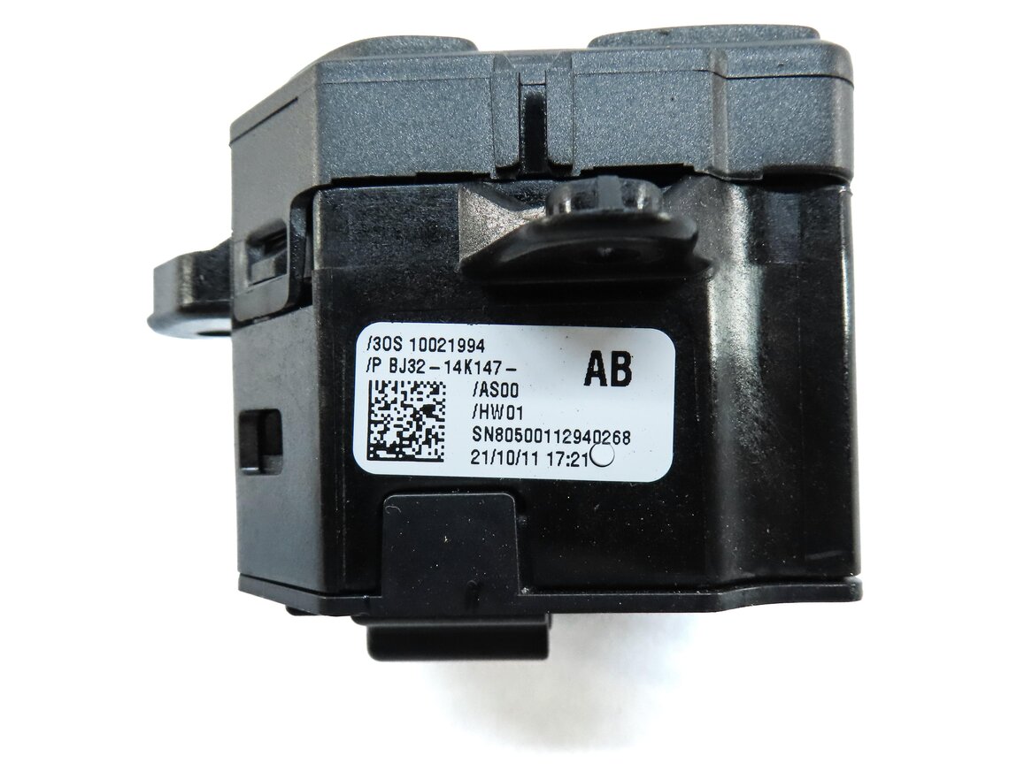Thumbnail 6: 2012 LAND RANGE ROVER EVOQUE (L538) TRACTION CONTROL HILL DESCENT SWITCH BUTTON