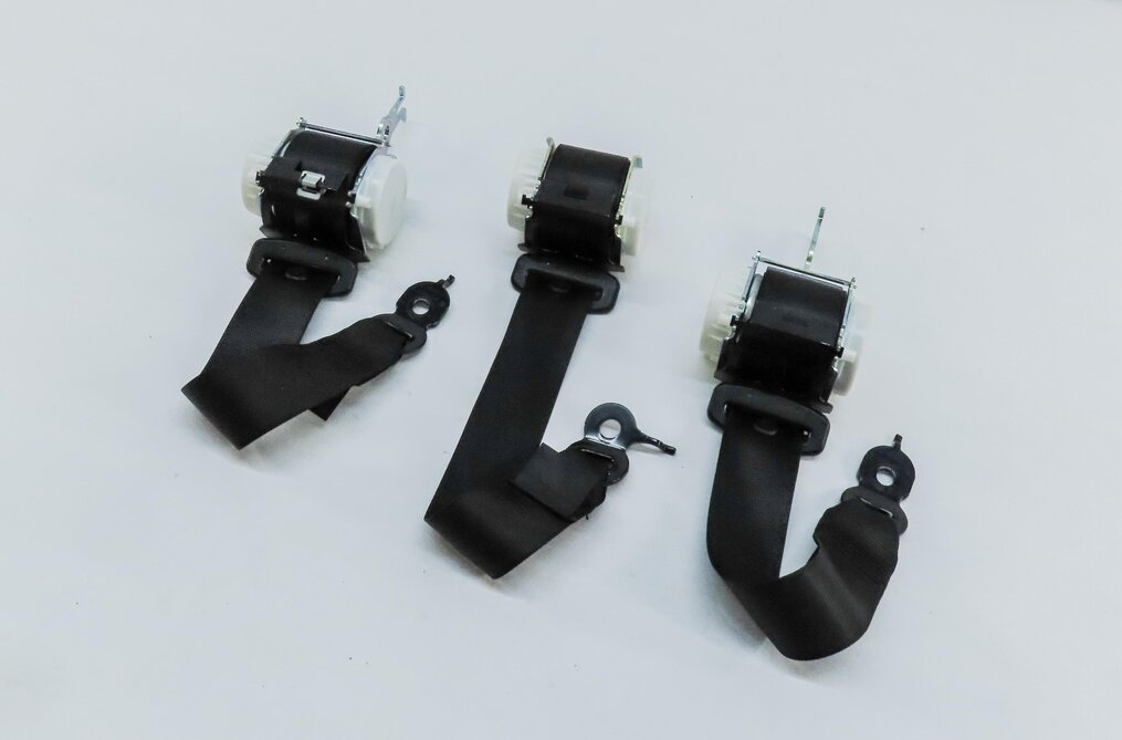 2015 BMW 750Li (F01) REAR LEFT RIGHT & CENTER SEATBELT RETRACTOR SET 3 (BLACK)