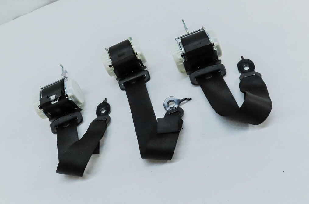 Thumbnail 3: 2015 BMW 750Li (F01) REAR LEFT RIGHT & CENTER SEATBELT RETRACTOR SET 3 (BLACK)