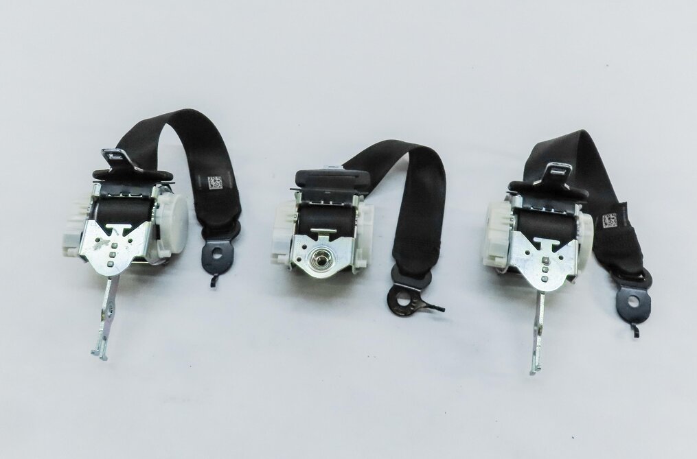 Thumbnail 4: 2015 BMW 750Li (F01) REAR LEFT RIGHT & CENTER SEATBELT RETRACTOR SET 3 (BLACK)