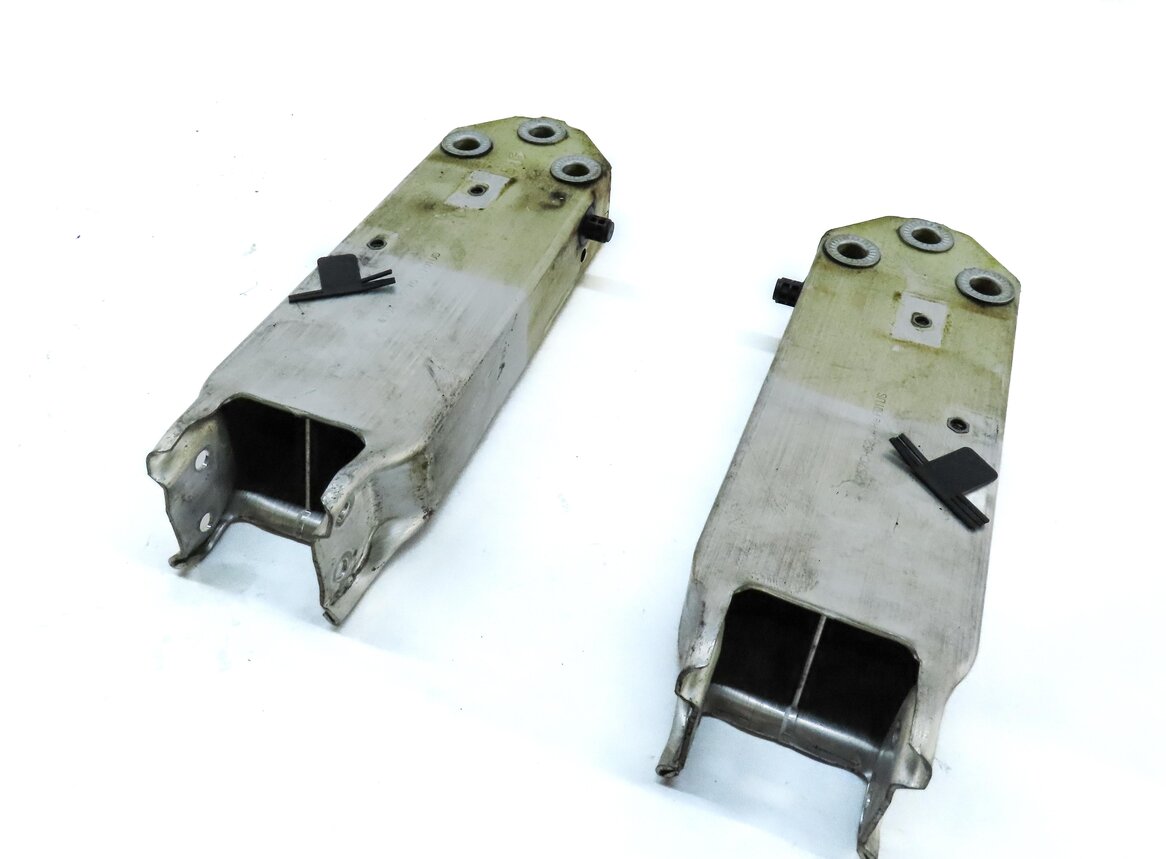 2015 BMW 750Li (F01) FRONT LEFT & RIGHT BUMPER REINFORCEMENT BAR BRACKET SET 2