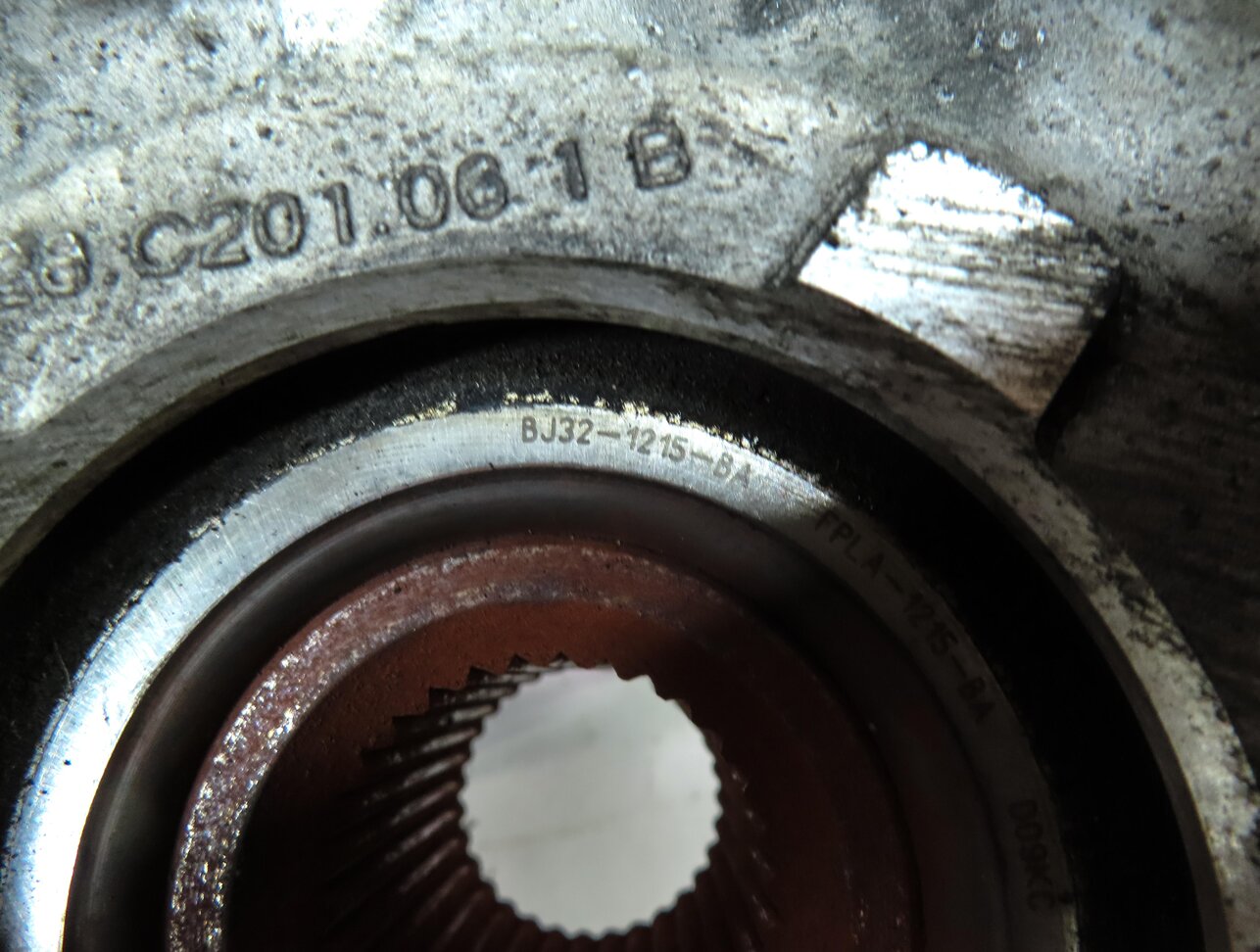 Thumbnail 6: 2015-2019 DISCOVERY SPORT EVOQUE (L538 L550) RIGHT FRONT SPINDLE KNUCKLE HUB