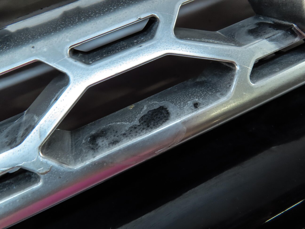 Thumbnail 10: 15-19 LAND ROVER DISCOVERY SPORT L550 FRONT CENTER PRIMARY HOOD GRILLE AIR VENT