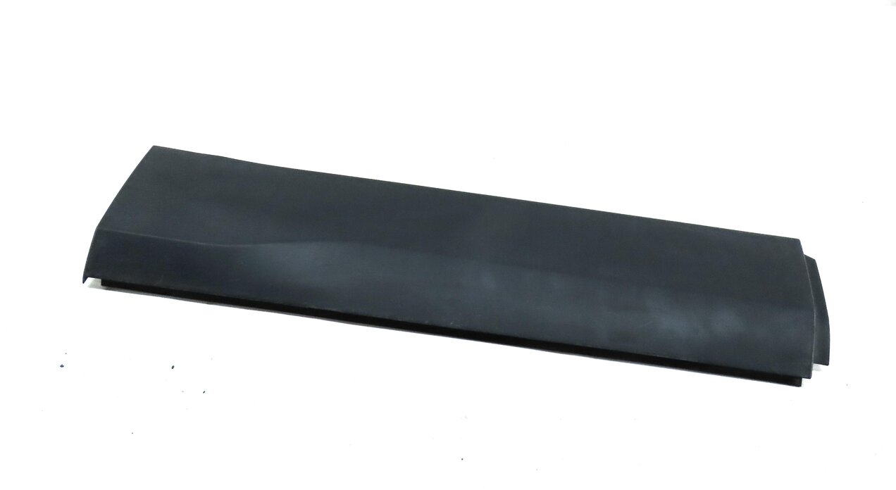2017 LAND ROVER DISCOVERY SPORT (L550) REAR RIGHT LOWER DOOR TRIM MOULDING BLACK