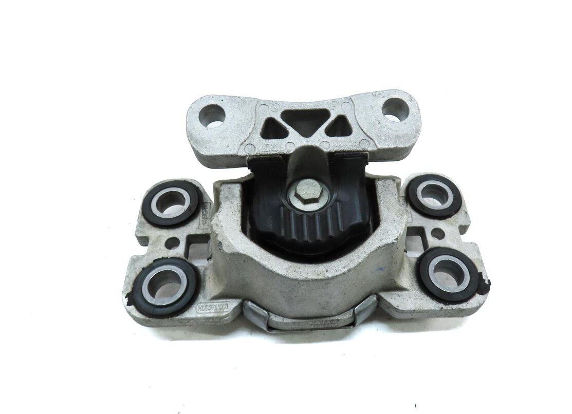 Thumbnail 2: 2017 LAND ROVER DISCOVERY SPORT (L550) 2.0L AUTO TRANSMISSION MOUNT BRACKET