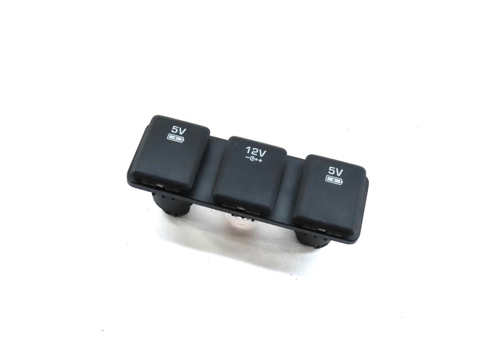 2017 LAND ROVER DISCOVERY SPORT (L550) REAR 5v 12v SOCKET PLUG CHARGE PLUG PANEL