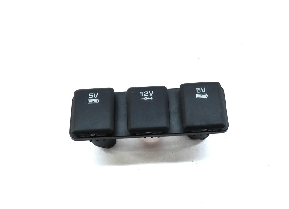 Thumbnail 2: 2017 LAND ROVER DISCOVERY SPORT (L550) REAR 5v 12v SOCKET PLUG CHARGE PLUG PANEL