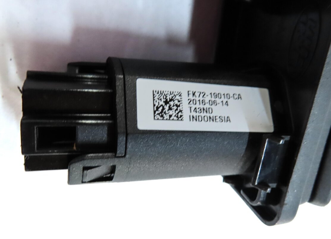 Thumbnail 7: 2017 LAND ROVER DISCOVERY SPORT (L550) REAR 5v 12v SOCKET PLUG CHARGE PLUG PANEL