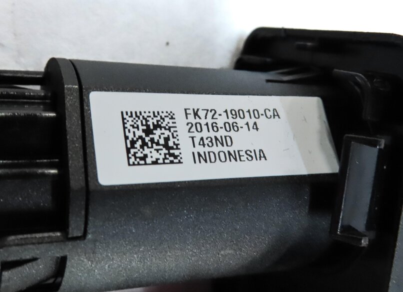 Thumbnail 8: 2017 LAND ROVER DISCOVERY SPORT (L550) REAR 5v 12v SOCKET PLUG CHARGE PLUG PANEL