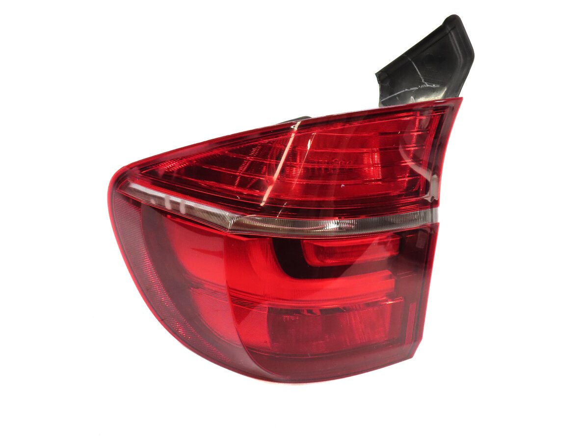 2011-2013 BMW X5 X5M (E70) LEFT DRIVER REAR OUTER TAILLIGHT BRAKE LIGHT LAMP