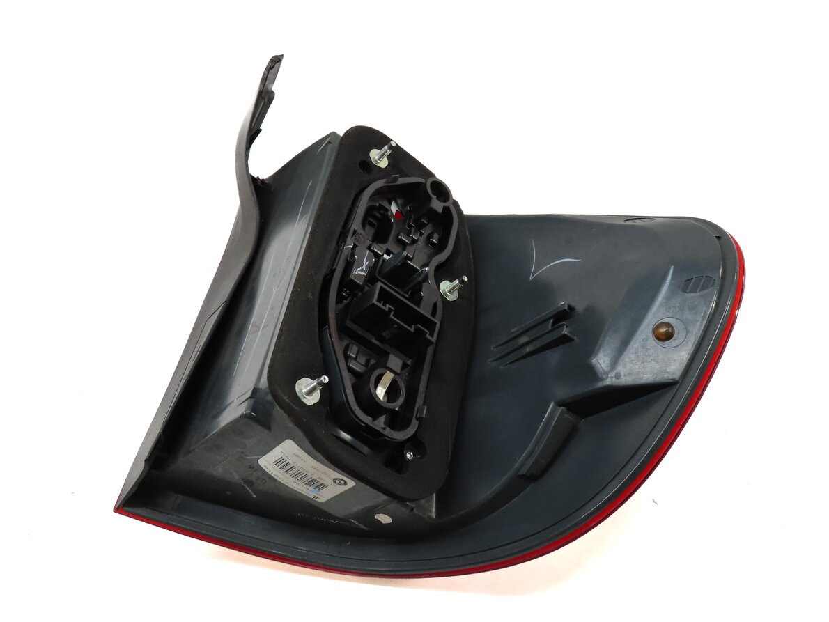 Thumbnail 4: 2011-2013 BMW X5 X5M (E70) LEFT DRIVER REAR OUTER TAILLIGHT BRAKE LIGHT LAMP