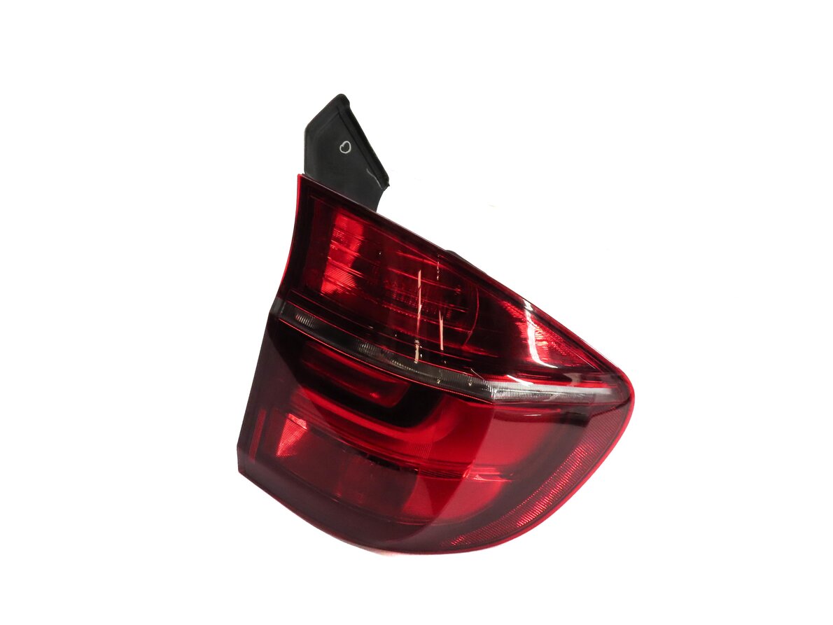 2011-2013 BMW X5 X5M (E70) RIGHT PASSENGER REAR OUTER TAILLIGHT BRAKE LIGHT LAMP