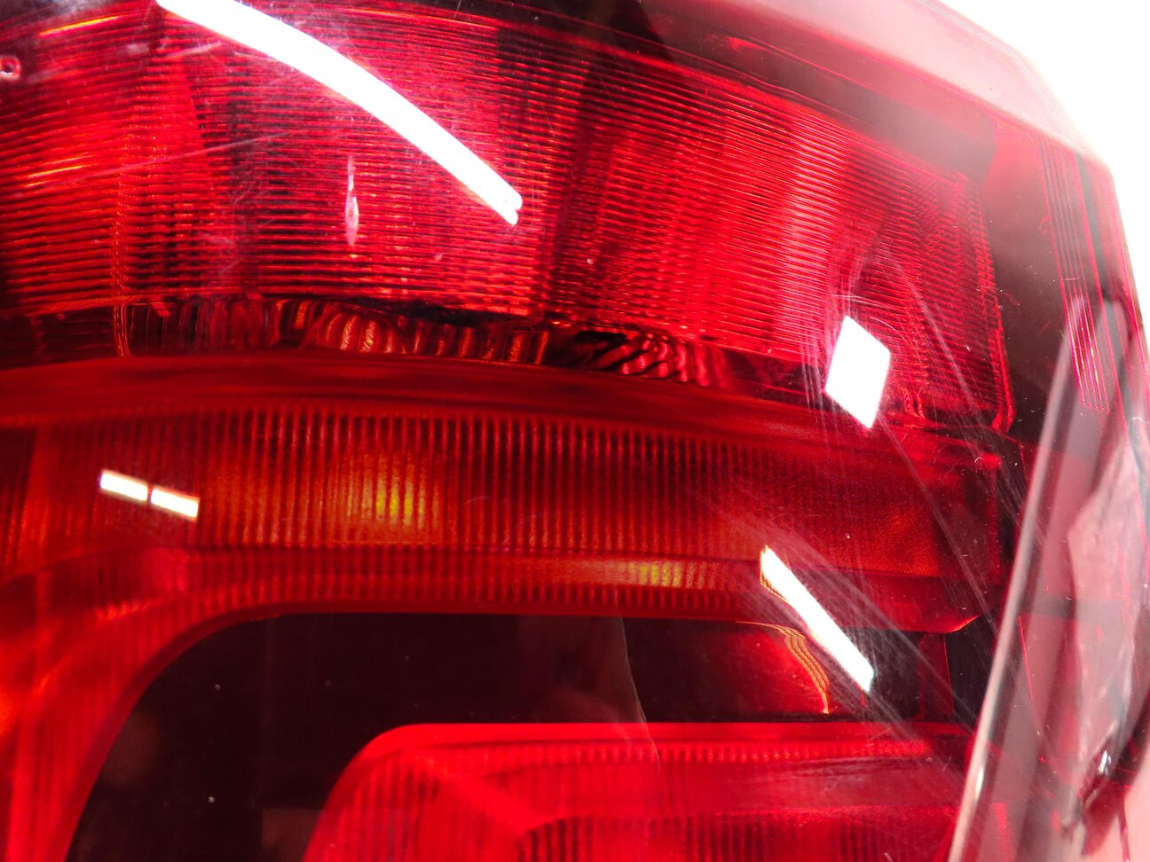 Thumbnail 6: 2011-2013 BMW X5 X5M (E70) RIGHT PASSENGER REAR OUTER TAILLIGHT BRAKE LIGHT LAMP