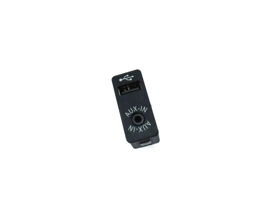 Thumbnail 3: 2013 BMW X5 M X5M ///M (E70) AUXILIARY IN AUX JAC INPUT USB CHARGE CHARGER PORT
