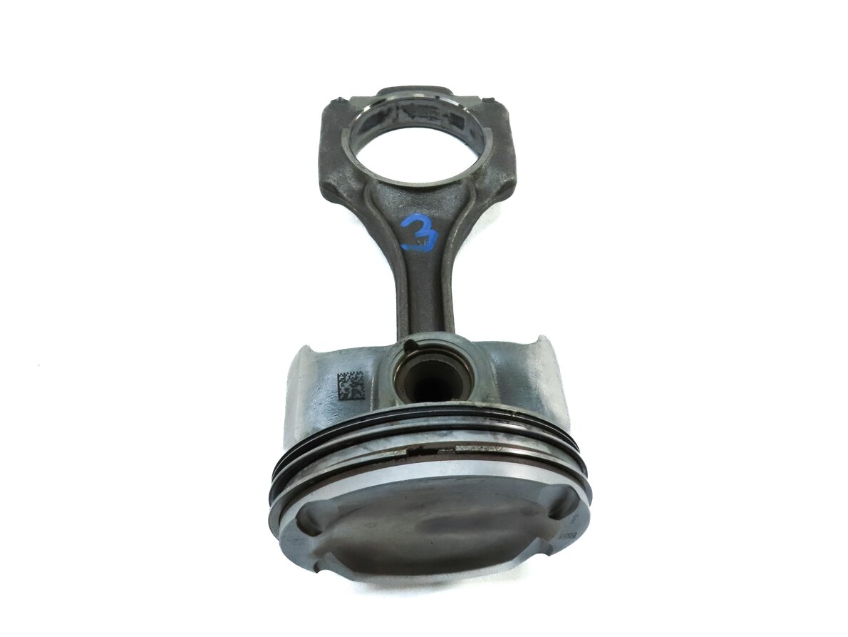 Thumbnail 2: 2013 BMW X5M ///M (E70) 4.4L TURBO S63 ENGINE RIGHT PISTON & CONNECTING ROD