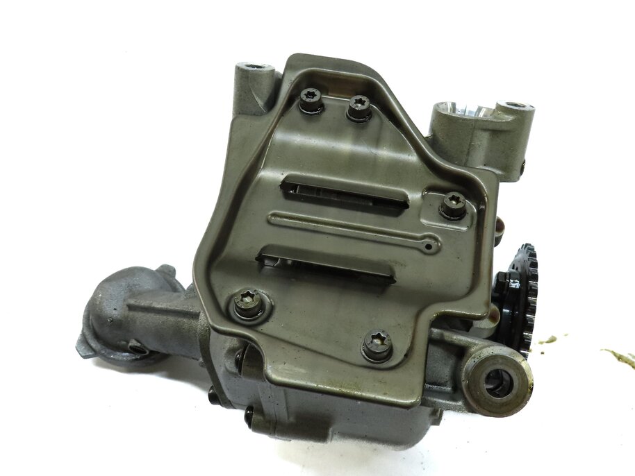 Thumbnail 6: 2013 BMW X5M ///M (E70) M SPORT 4.4L TWIN TURBO S63 ENGINE OIL PUMP 7643256