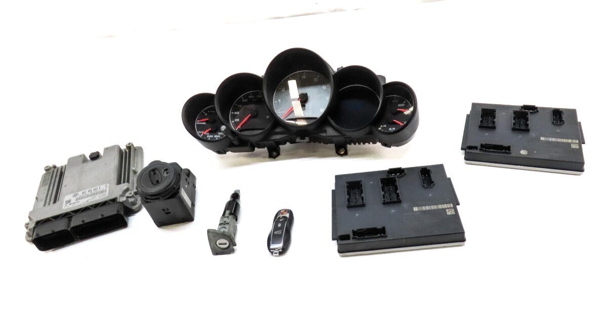 Thumbnail 4: 13-14 PORSCHE CAYENNE (958) 3.0L HYBRID SPEEDOMETER BODY ENGINE MODULE & KEY SET