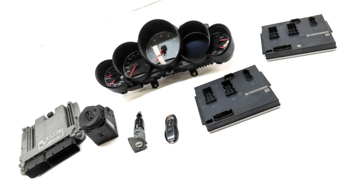 Thumbnail 5: 13-14 PORSCHE CAYENNE (958) 3.0L HYBRID SPEEDOMETER BODY ENGINE MODULE & KEY SET