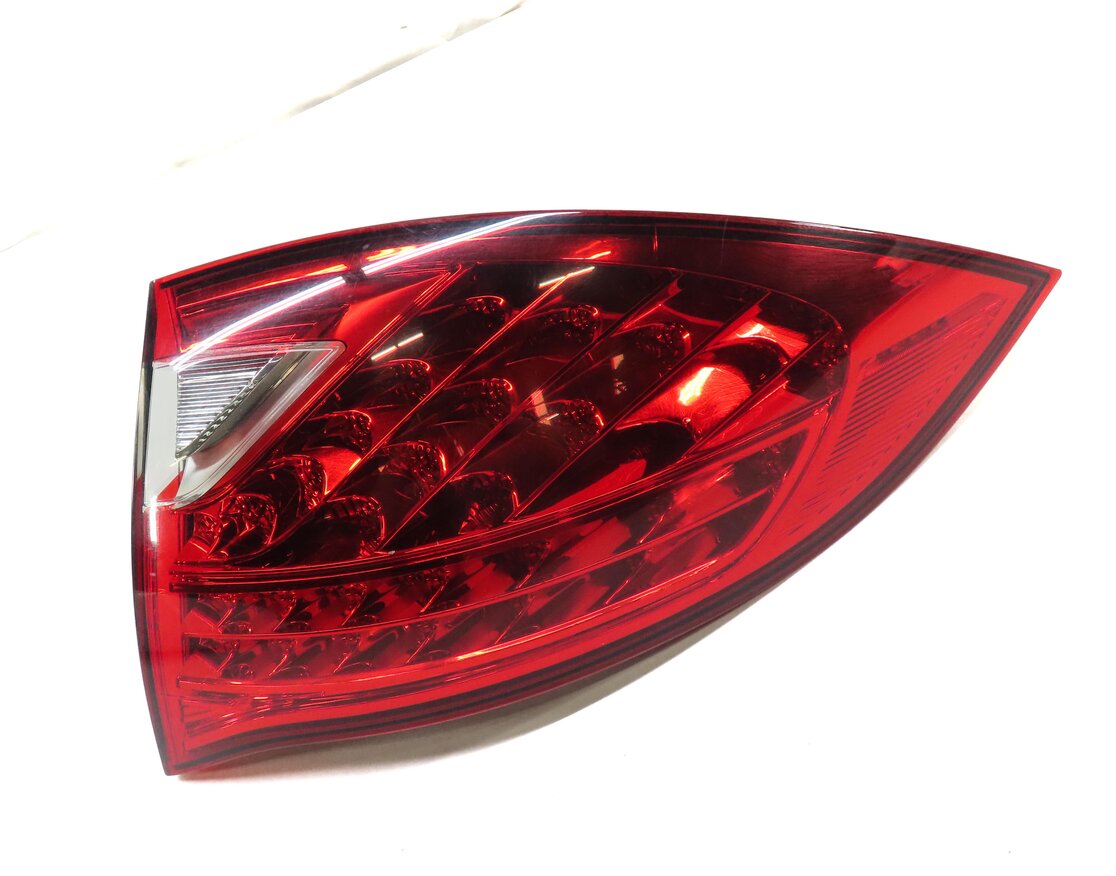 Thumbnail 4: 2011-2014 PORSCHE CAYENNE (958) RIGHT PASSENGER OUTER TAILLIGHT BRAKE LIGHT LAMP
