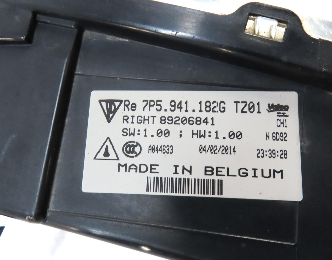 Thumbnail 8: 11-14 PORSCHE CAYENNE (958) RIGHT FRONT DRL DAY TIME RUNNING MARKER LIGHT LAMP