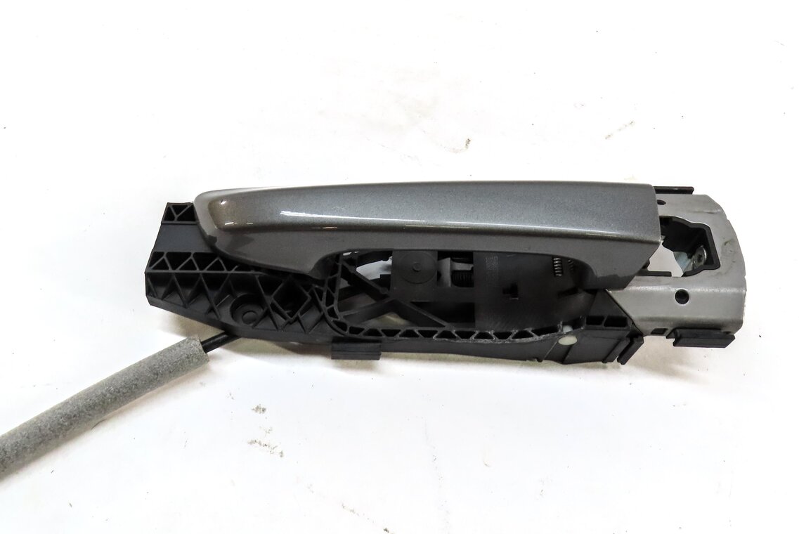 Thumbnail 4: 2011-2018 PORSCHE CAYENNE (958) LEFT FRONT DRIVER EXTERIOR DOOR HANDLE (GREY)